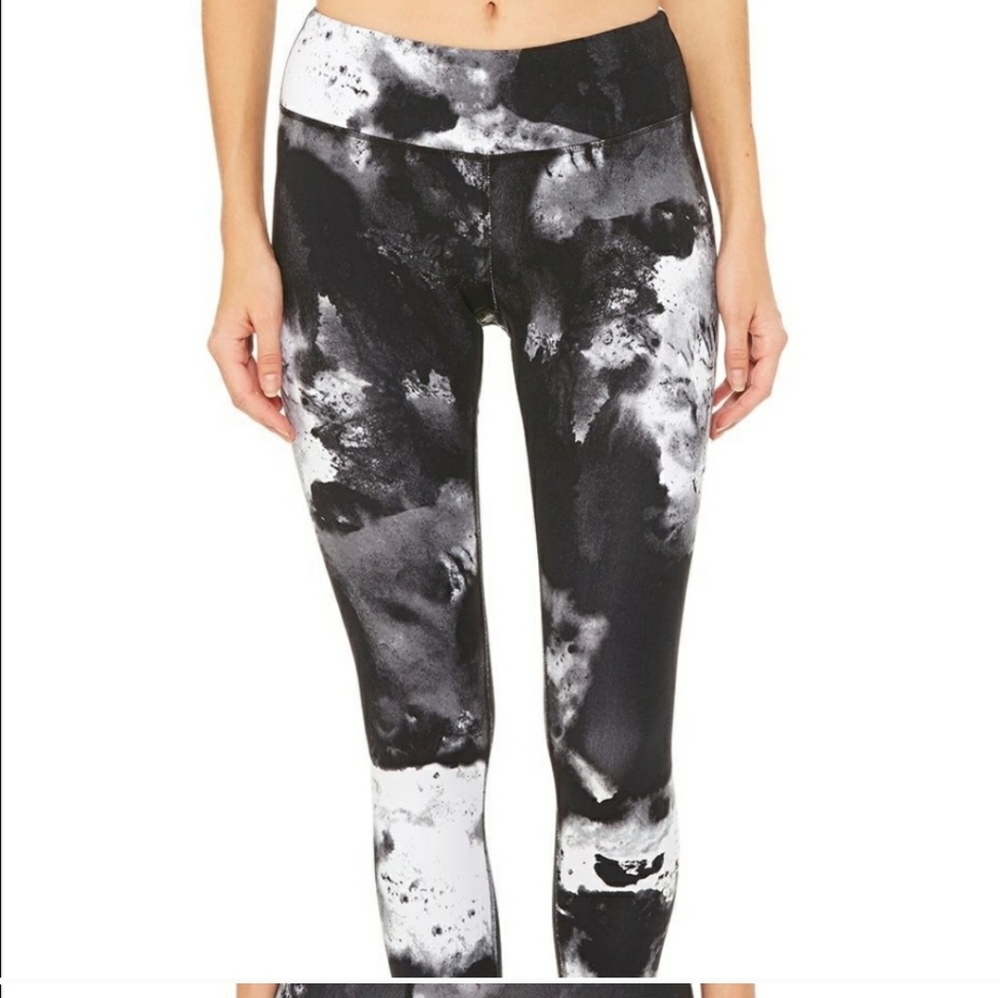 Alo airbrush leggings.